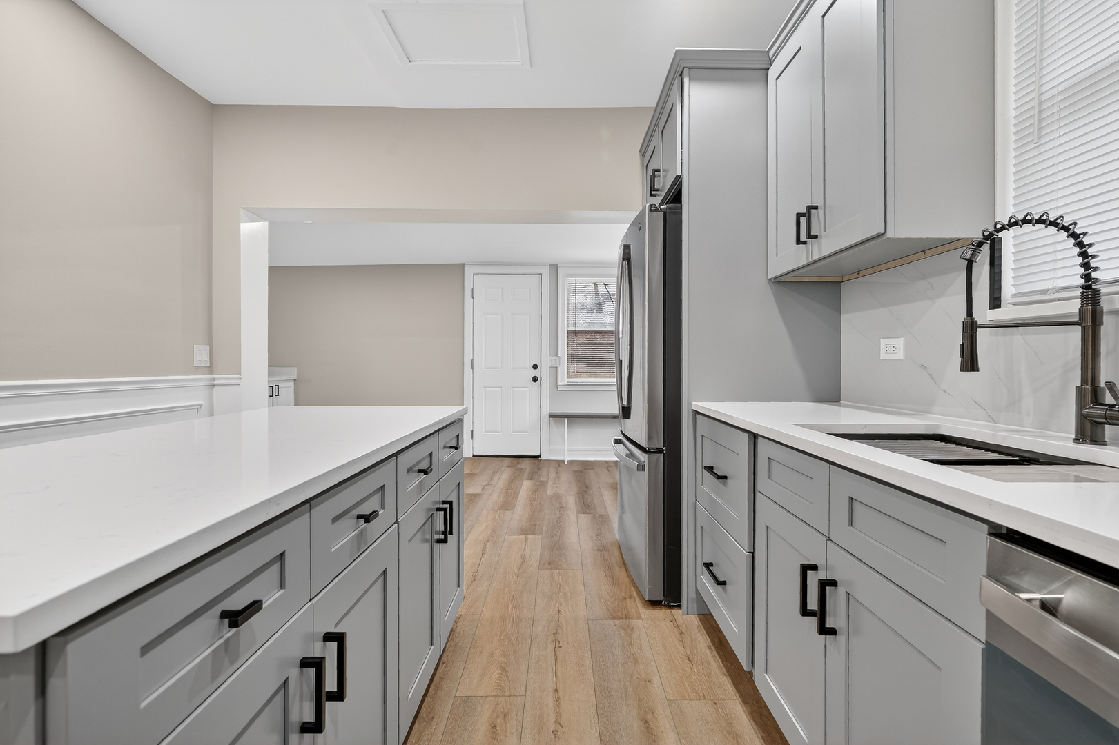 7947 S Dorchester Avenue, Chicago, IL 60619