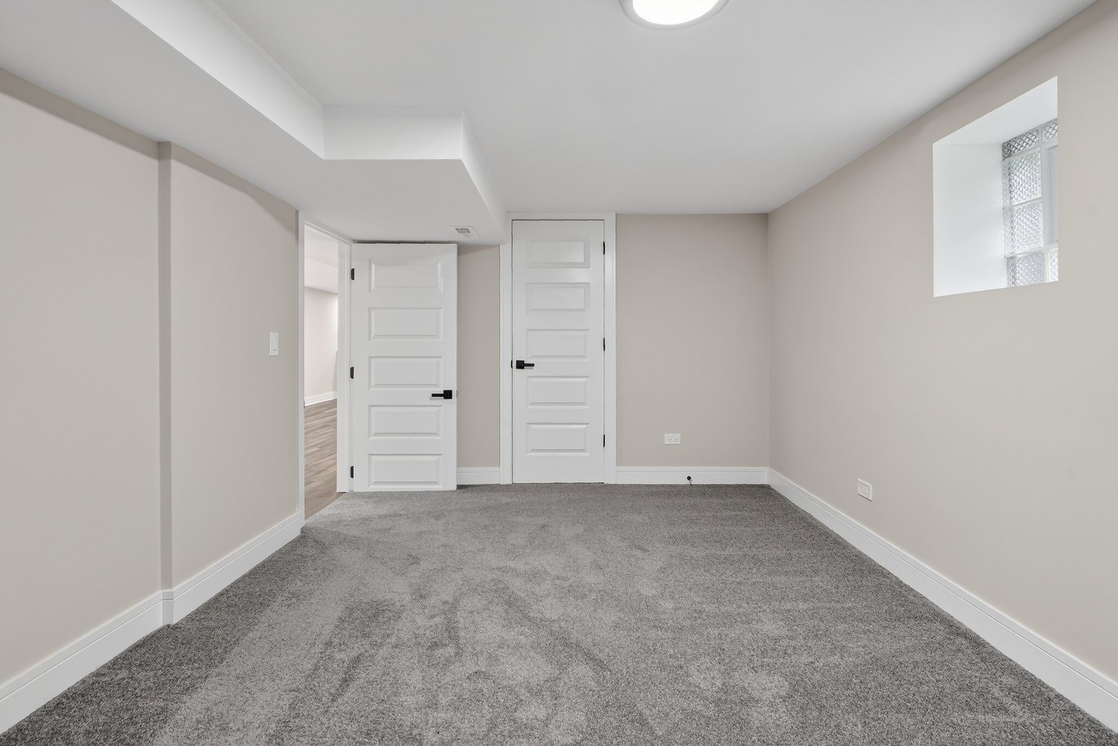 7947 S Dorchester Avenue, Chicago, IL 60619