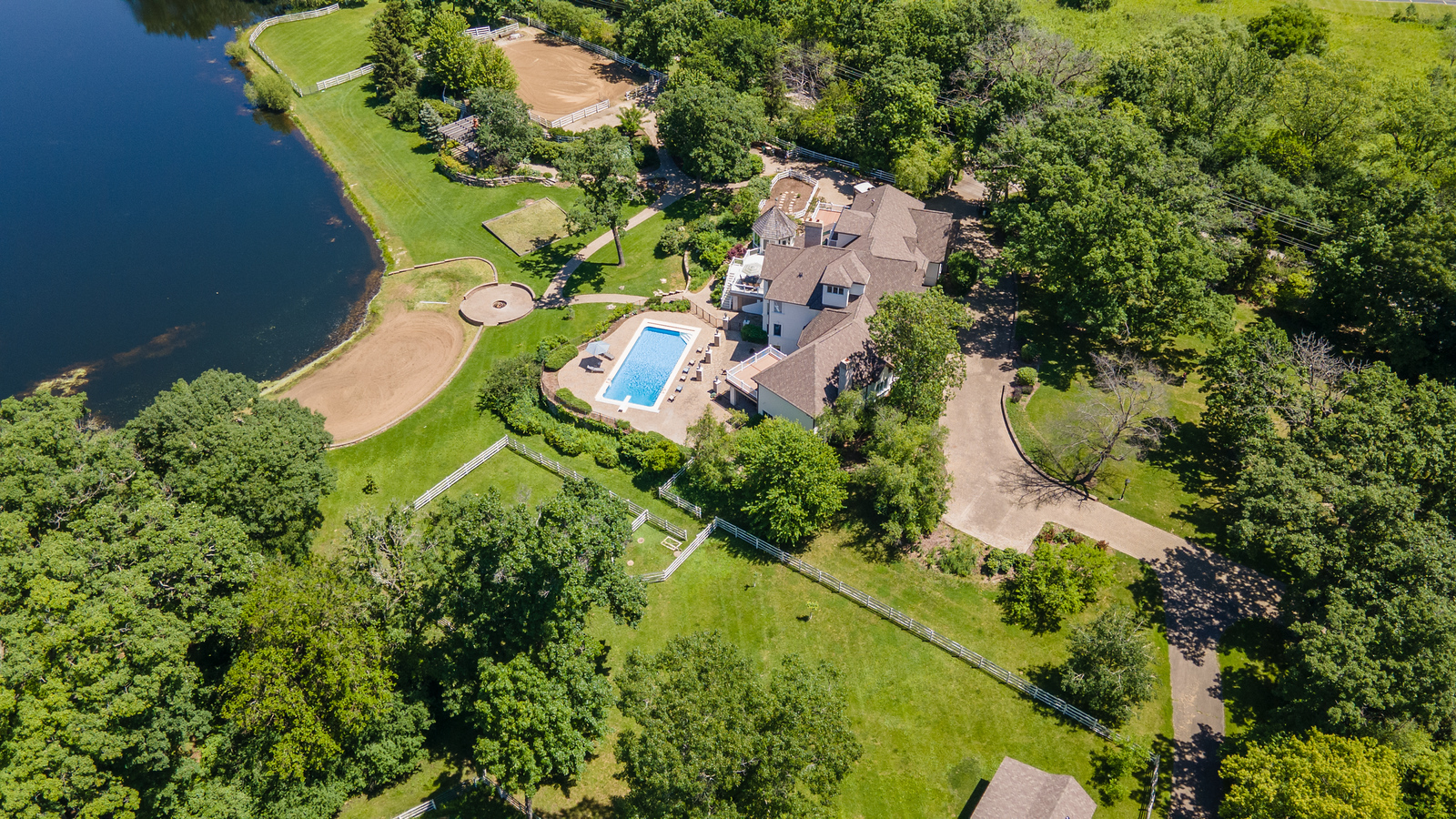 10 Old Hart Road, Barrington Hills, IL 60010