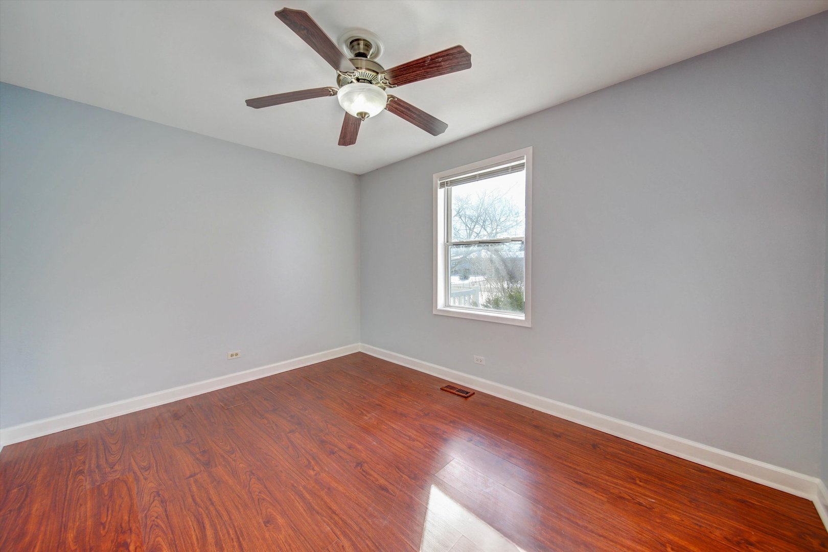 1906 Fairfield Road, Lindenhurst, IL 60046