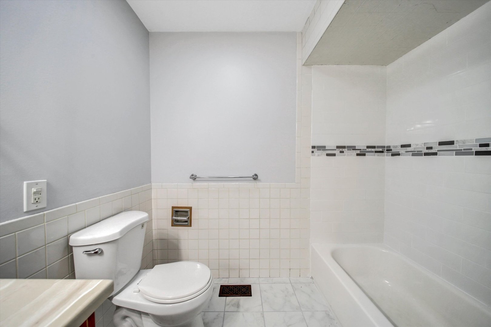 1906 Fairfield Road, Lindenhurst, IL 60046