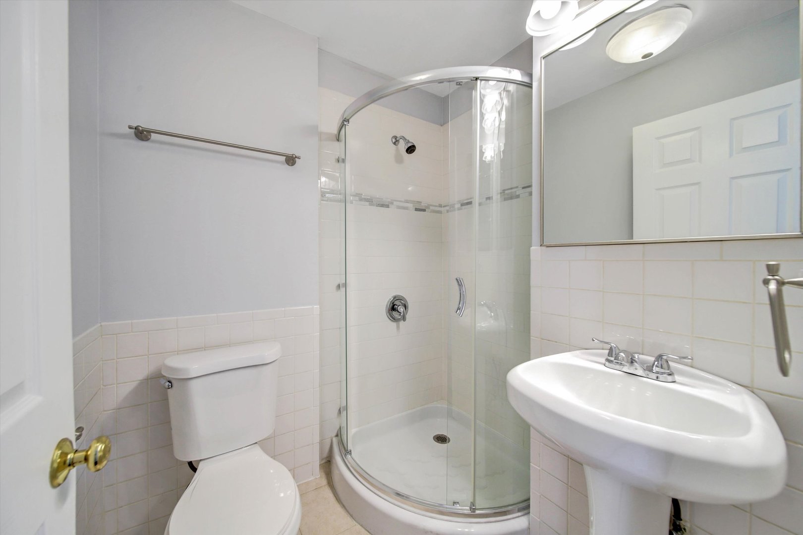 1906 Fairfield Road, Lindenhurst, IL 60046