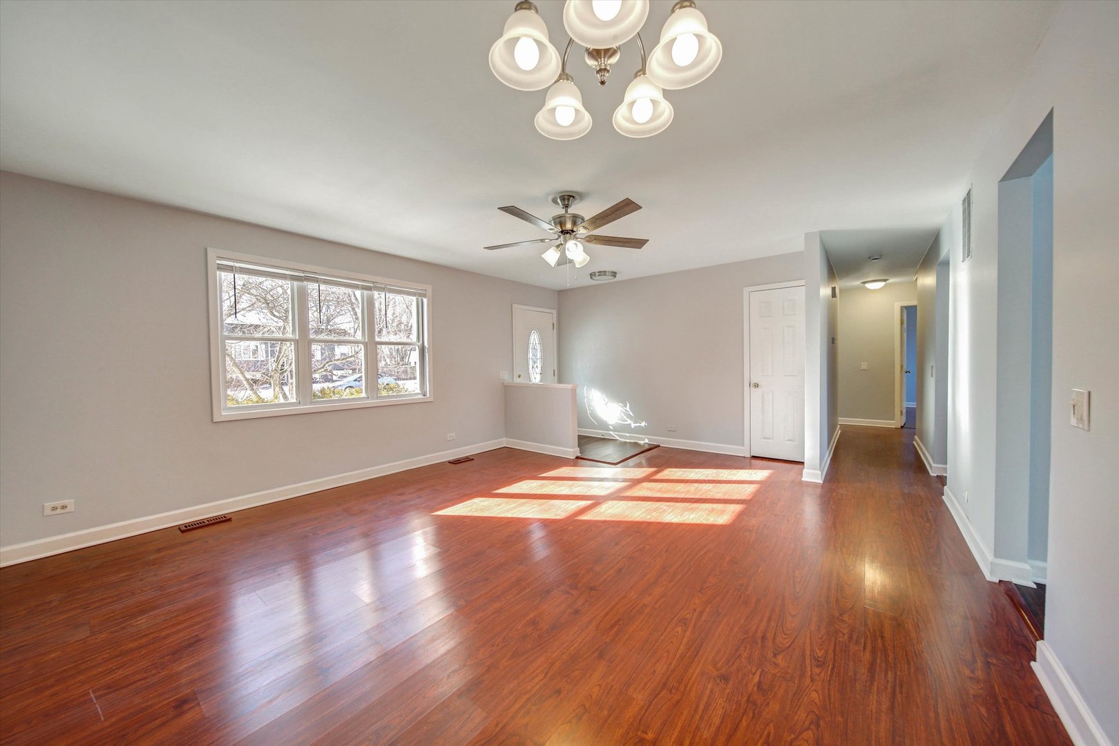 1906 Fairfield Road, Lindenhurst, IL 60046