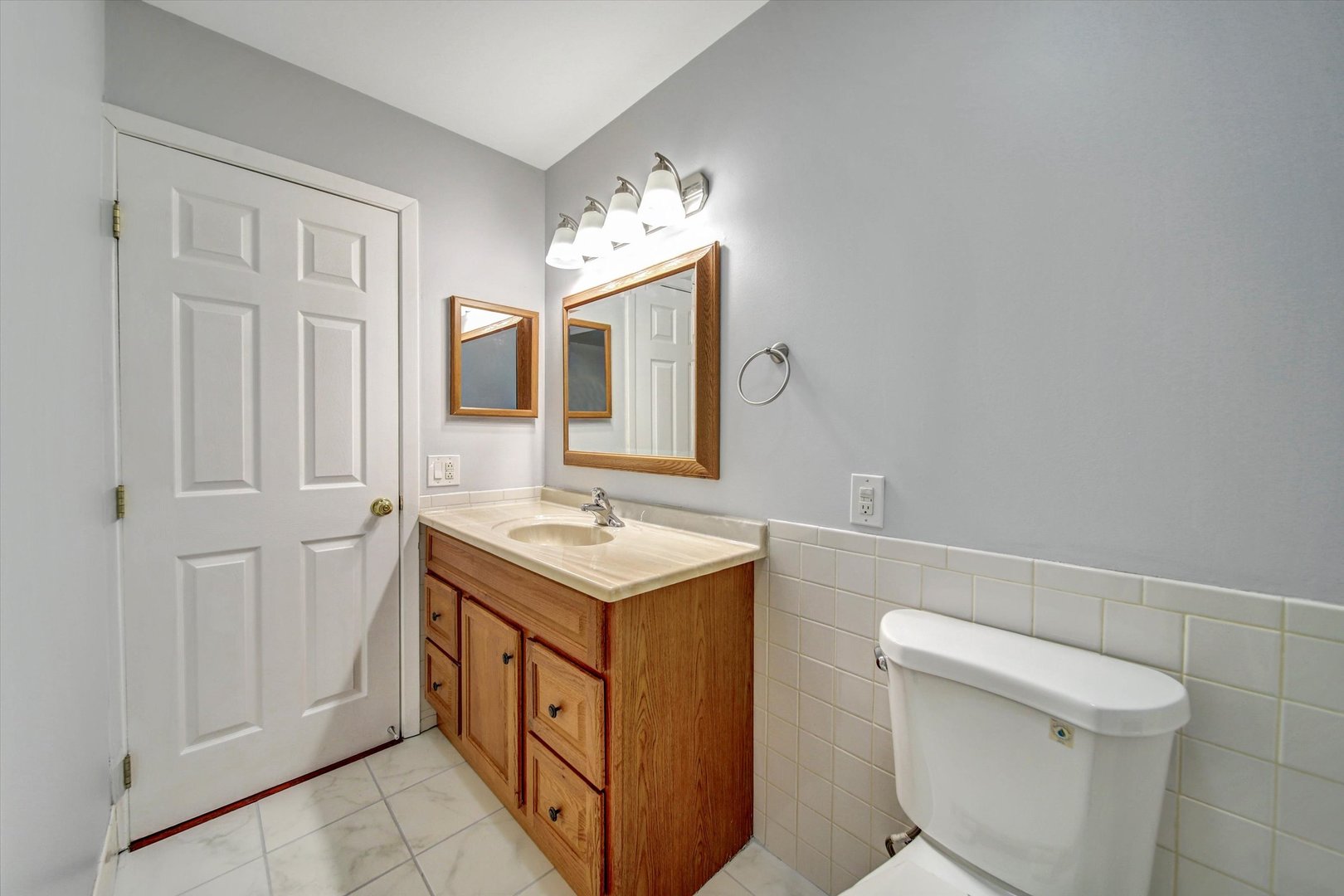 1906 Fairfield Road, Lindenhurst, IL 60046