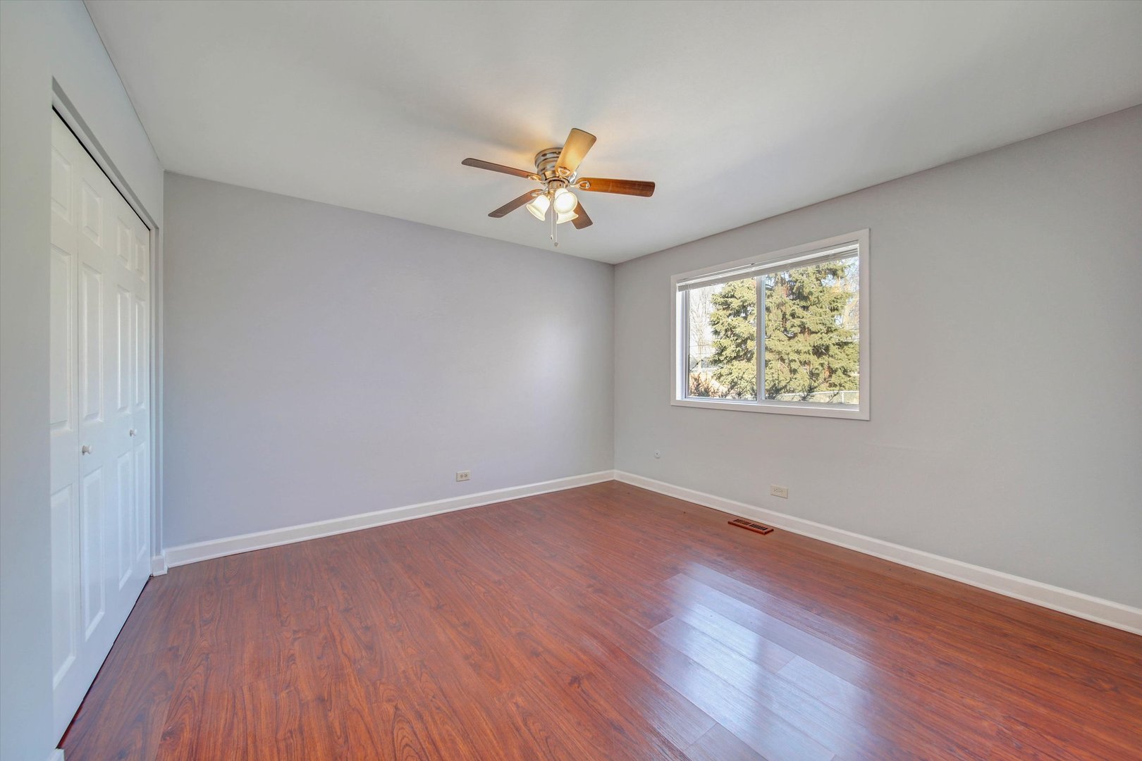 1906 Fairfield Road, Lindenhurst, IL 60046