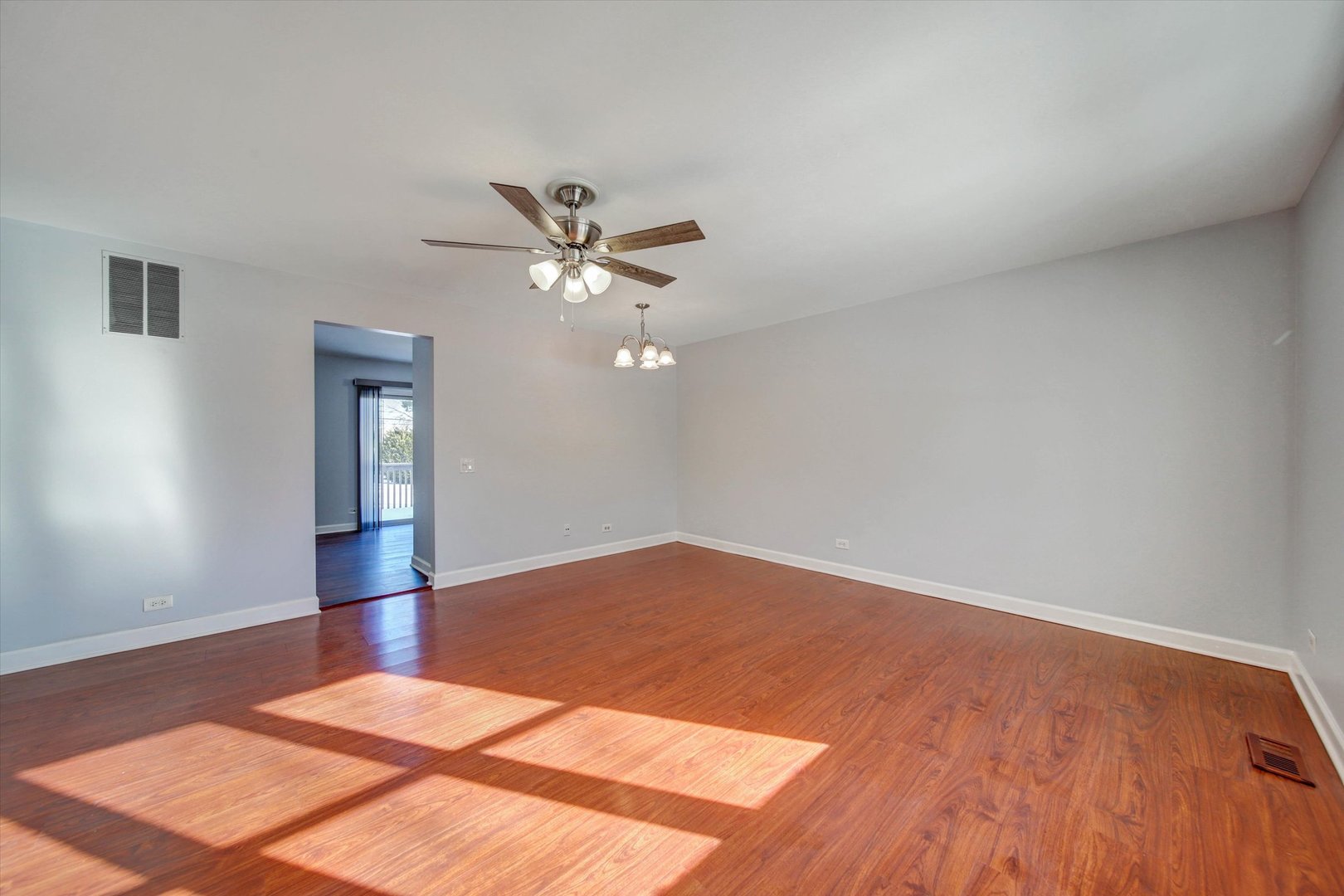 1906 Fairfield Road, Lindenhurst, IL 60046