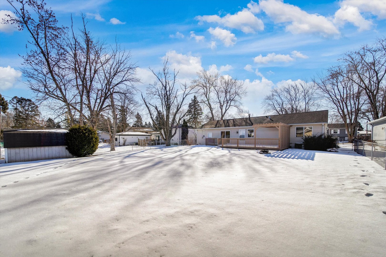 1906 Fairfield Road, Lindenhurst, IL 60046