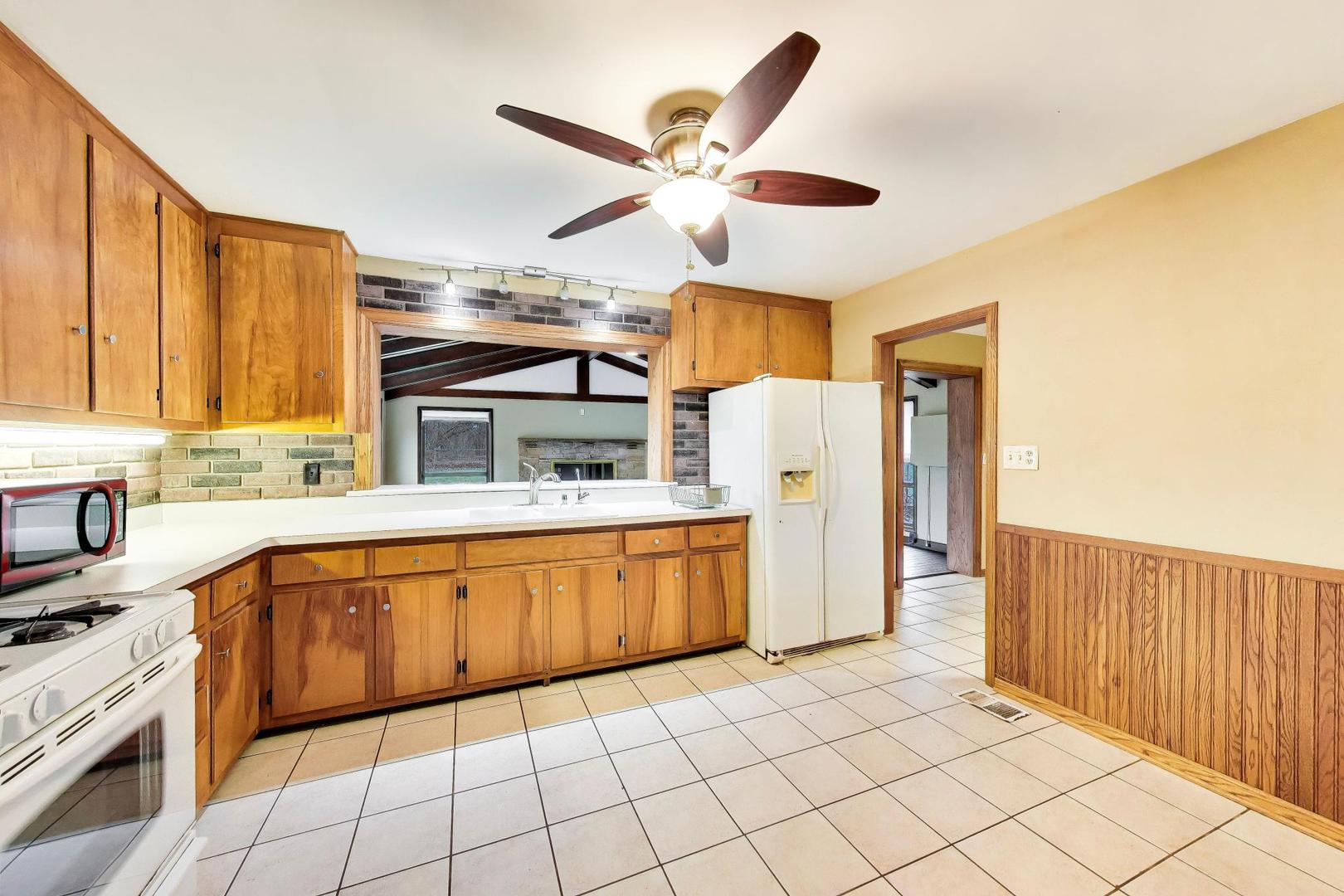 2917 VIRGINIA Avenue, McHenry, IL 60050