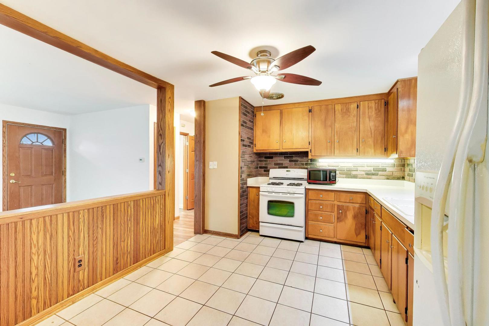 2917 VIRGINIA Avenue, McHenry, IL 60050