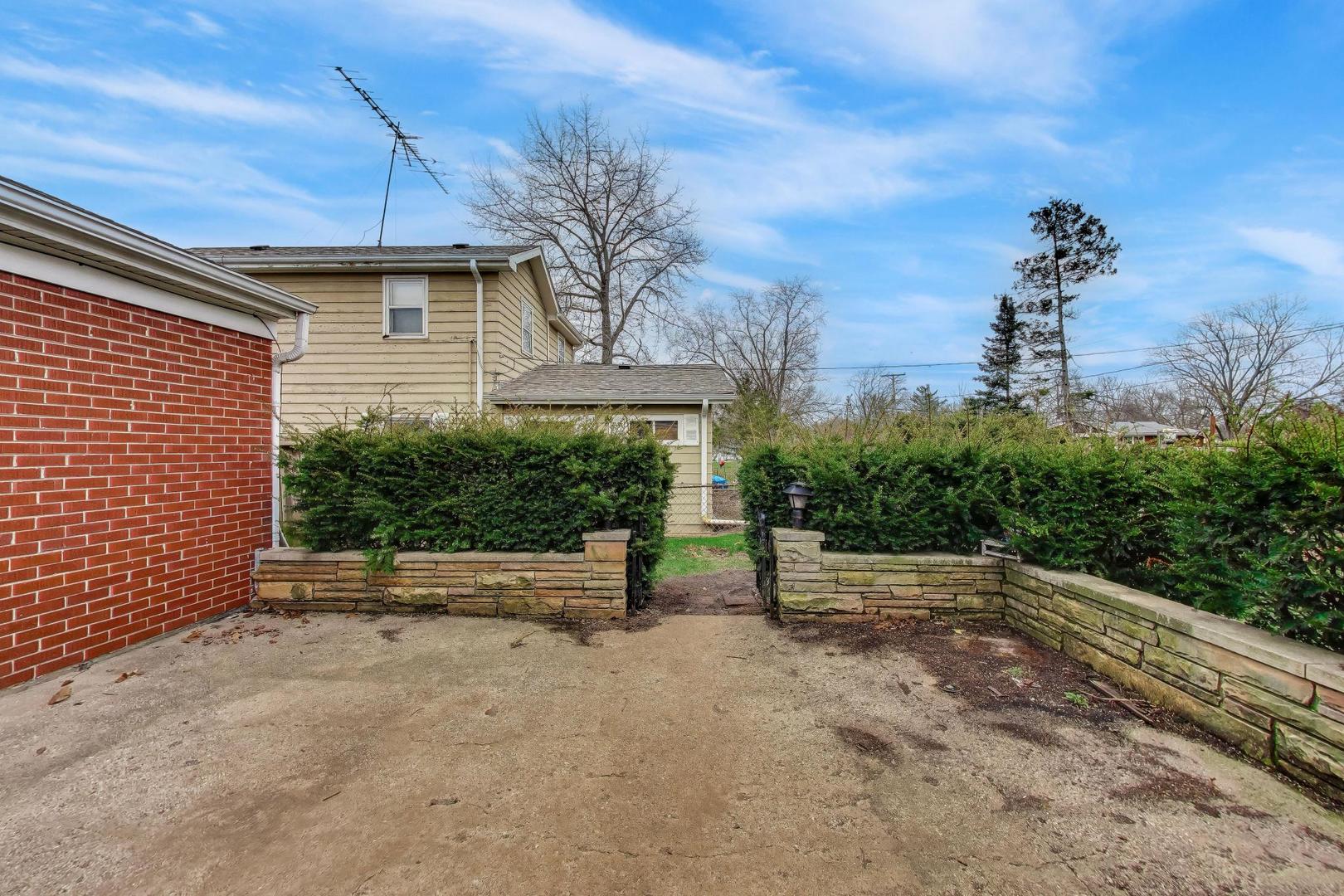 2917 VIRGINIA Avenue, McHenry, IL 60050