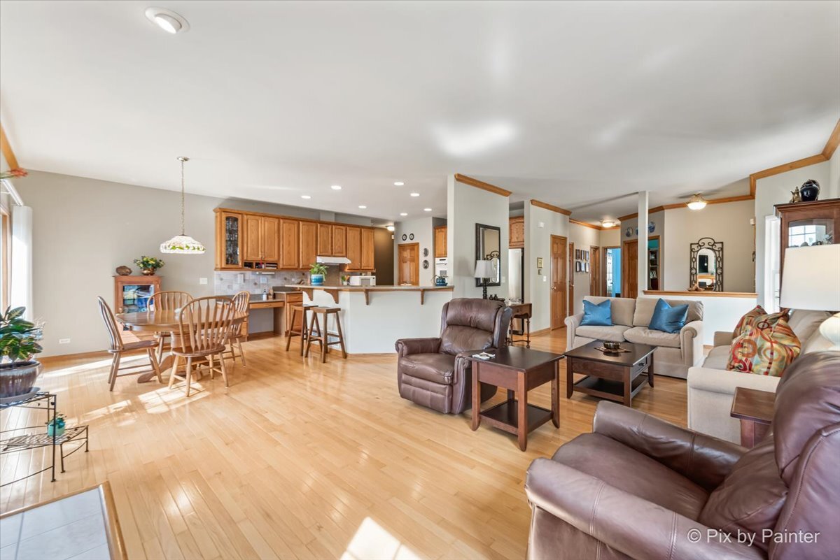 4051 Willow View Drive, Lake In The Hills, IL 60156