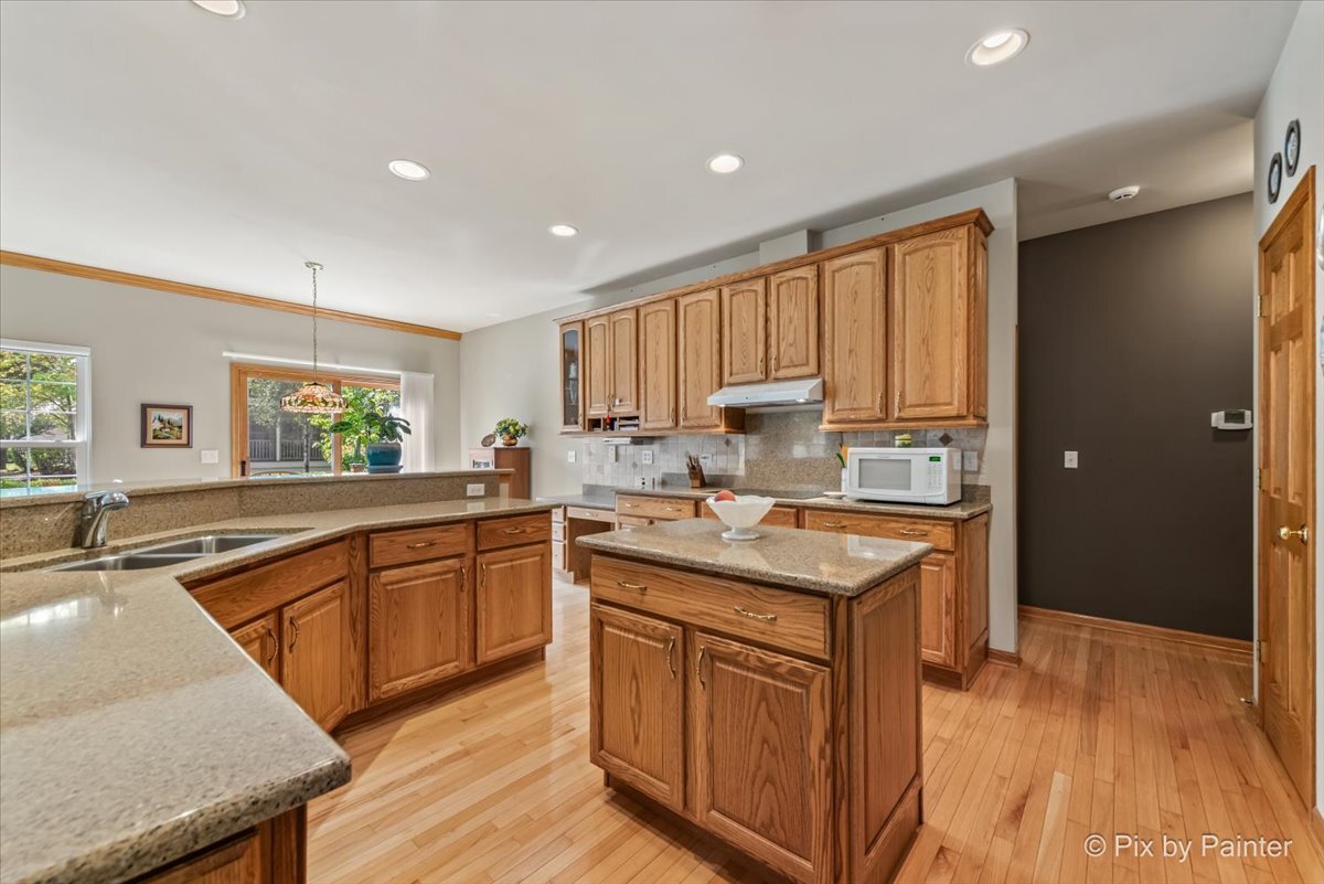 4051 Willow View Drive, Lake In The Hills, IL 60156