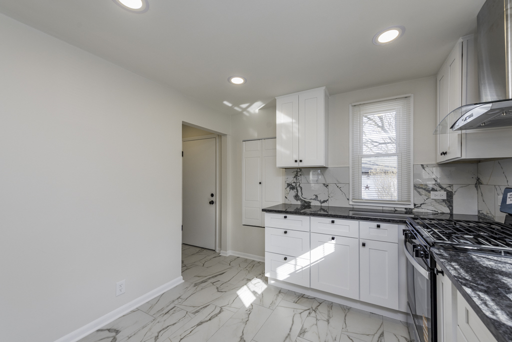 2415 Gilboa Avenue, Zion, IL 60099