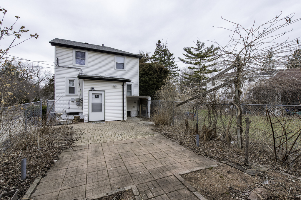 2415 Gilboa Avenue, Zion, IL 60099