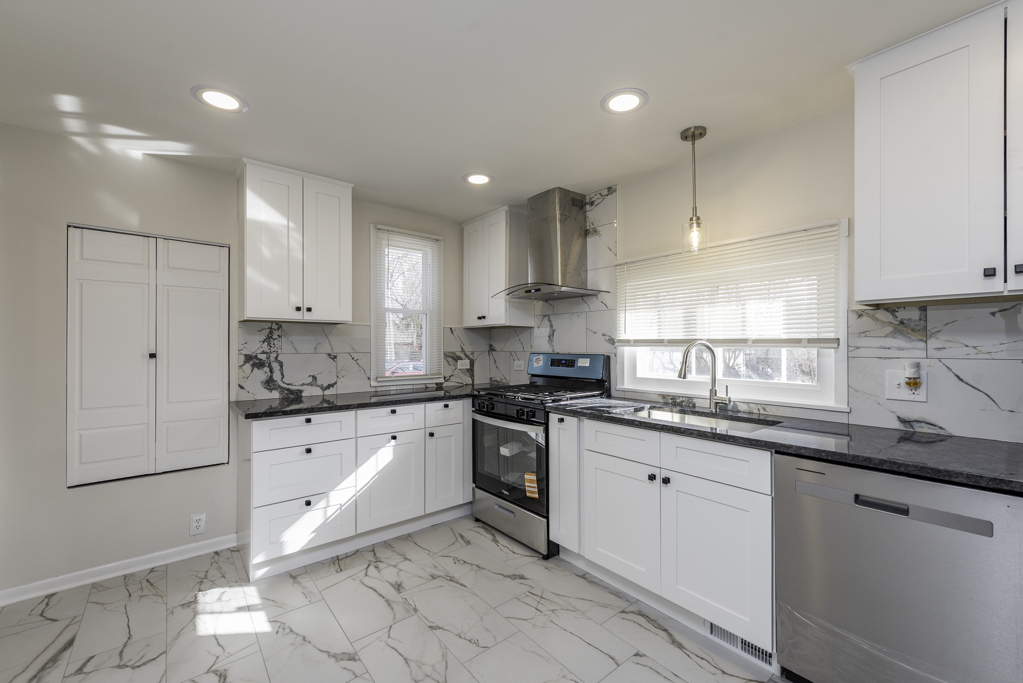 2415 Gilboa Avenue, Zion, IL 60099