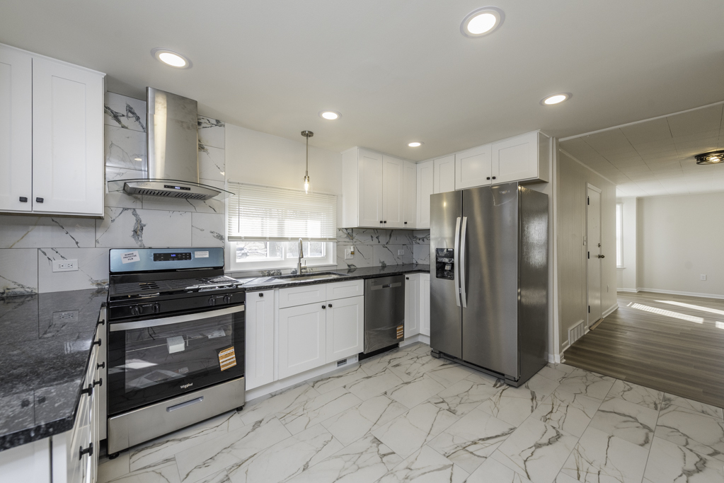 2415 Gilboa Avenue, Zion, IL 60099