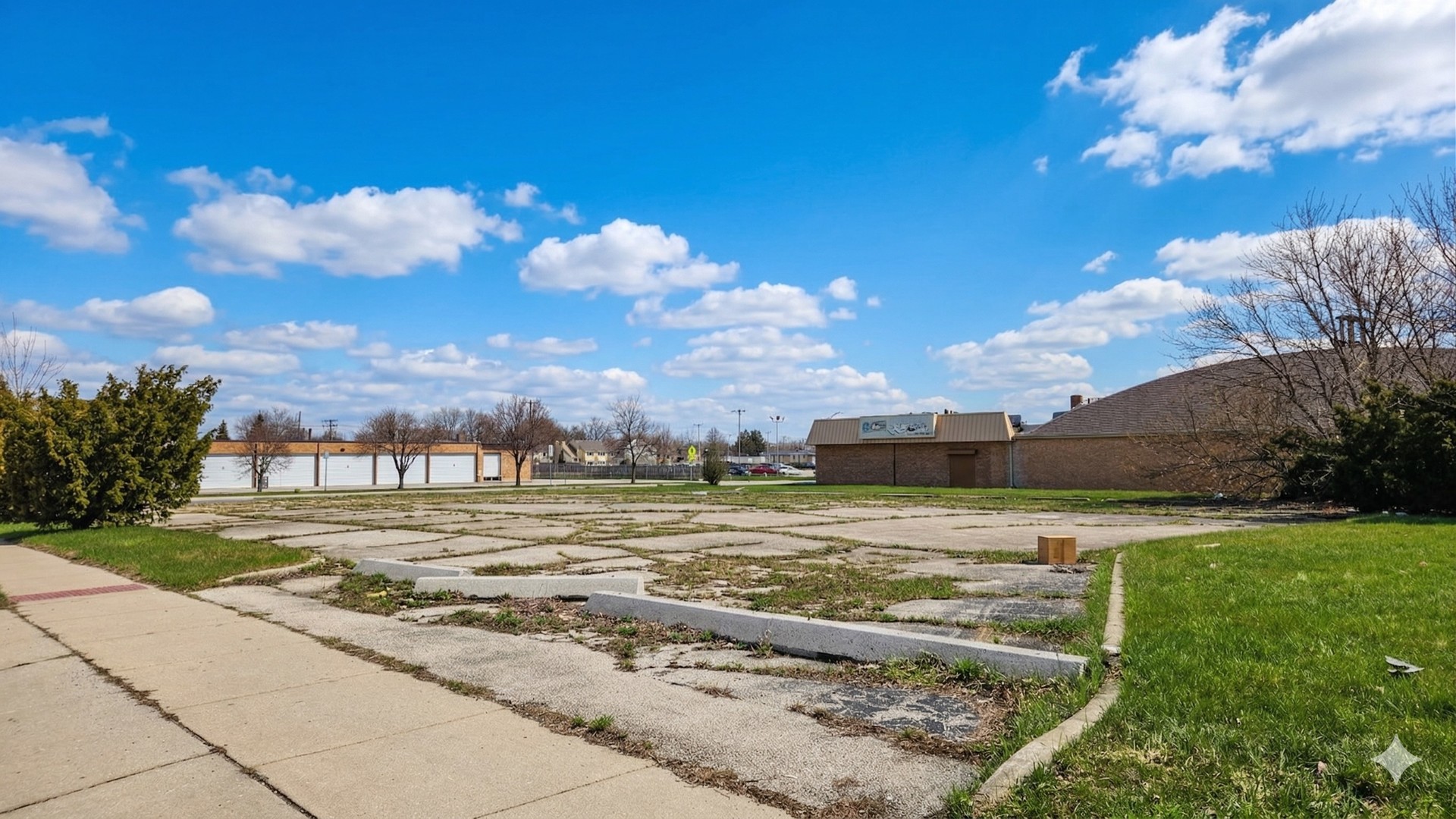 525 S Addison Road, Addison, IL 60101