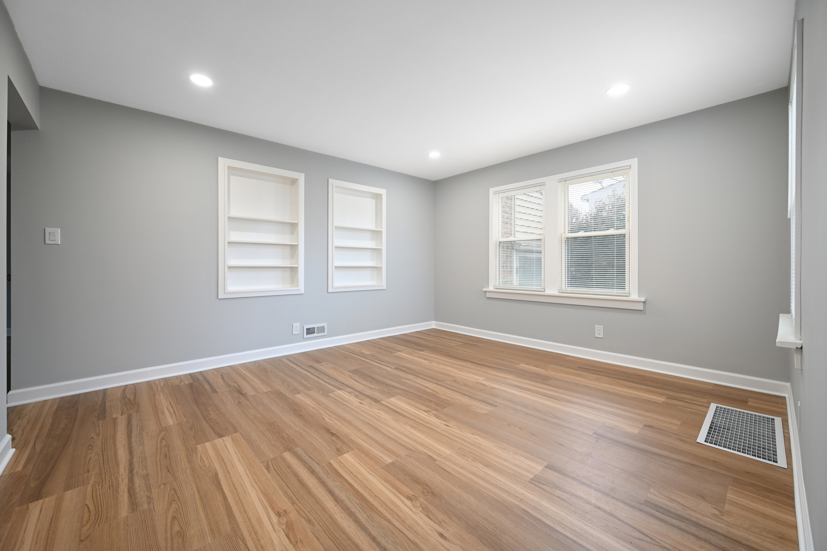 2316 N Hawthorne Avenue, Melrose Park, IL 60164