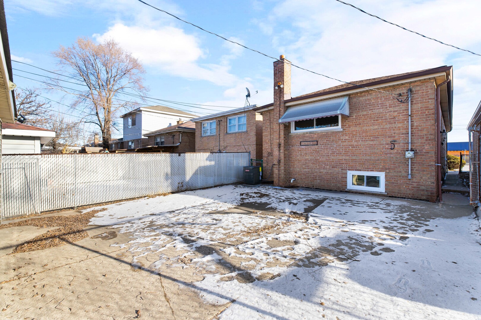 2964 W Columbus Avenue, Chicago, IL 60652