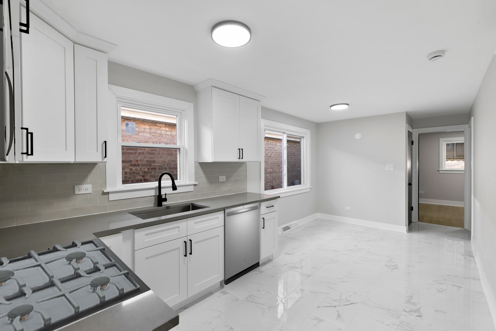 2964 W Columbus Avenue, Chicago, IL 60652