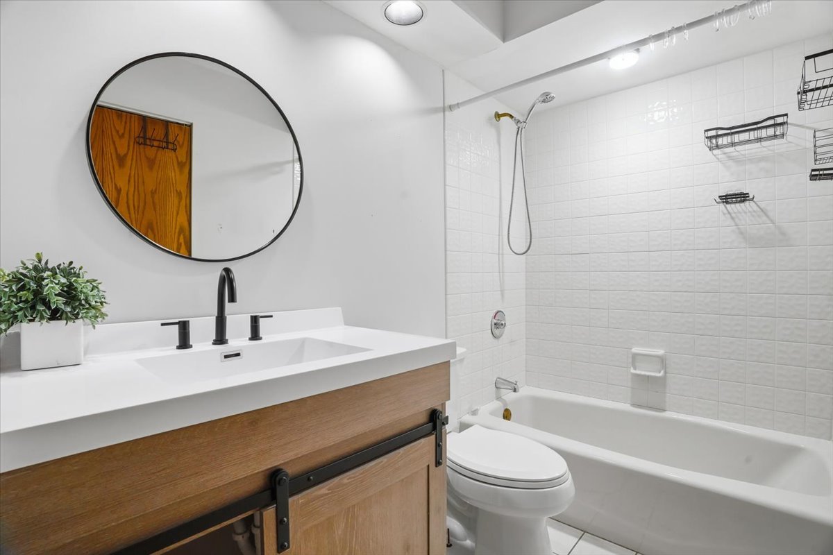 509 Bonniebrook Avenue, Mundelein, IL 60060