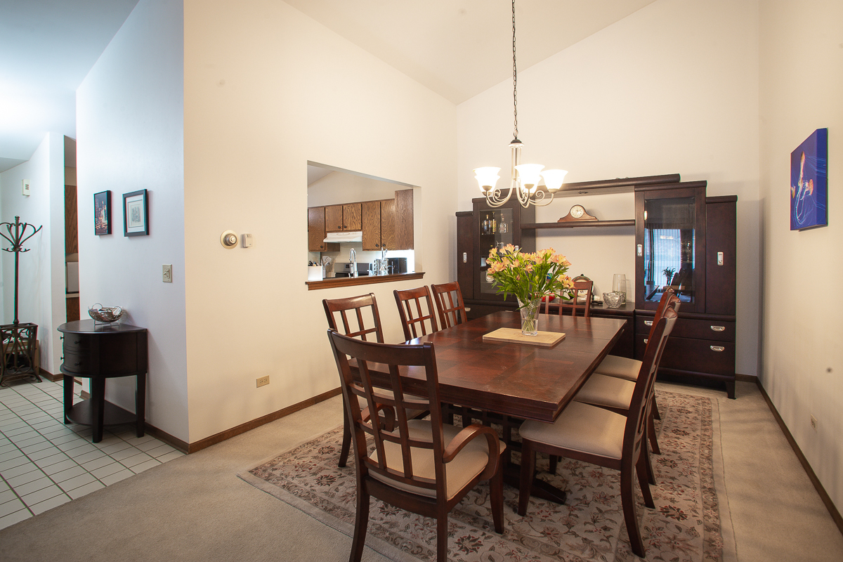 238 Royal Lane, Bloomingdale, IL 60108