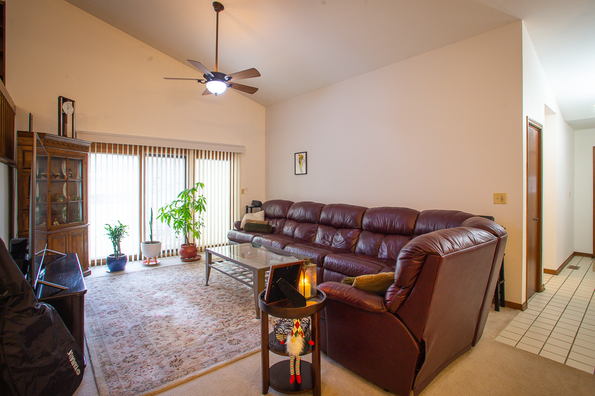 238 Royal Lane, Bloomingdale, IL 60108