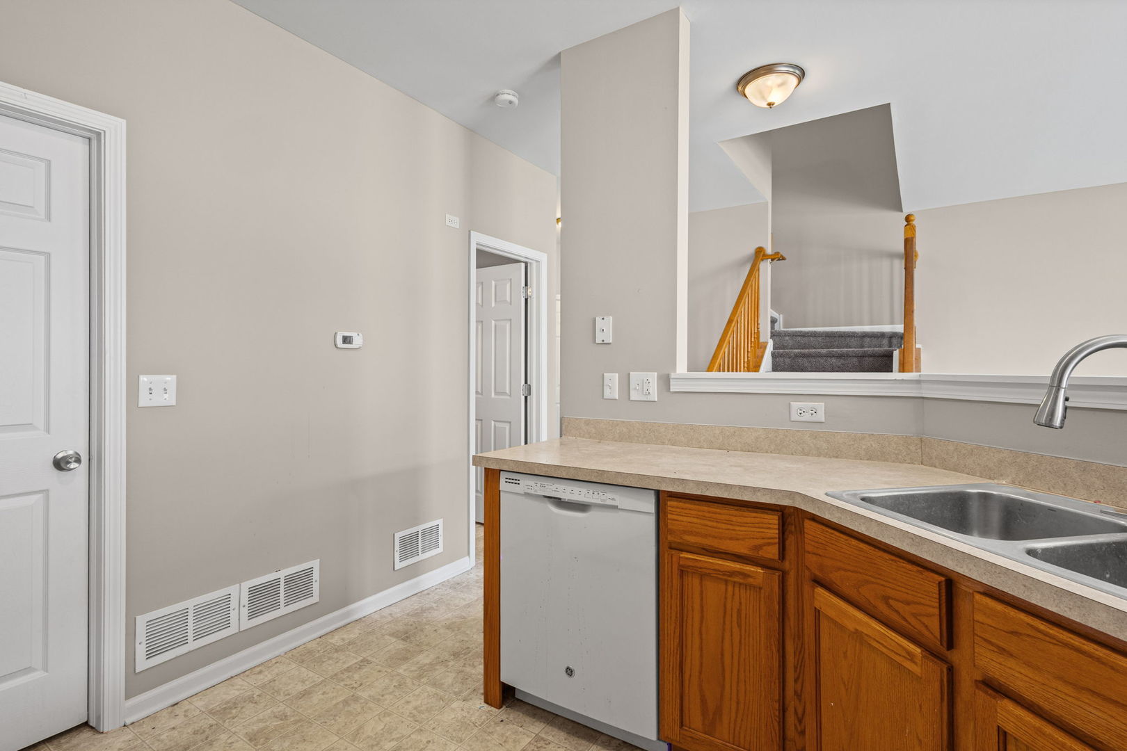 535 N Red Deer Road #535, Round Lake, IL 60073