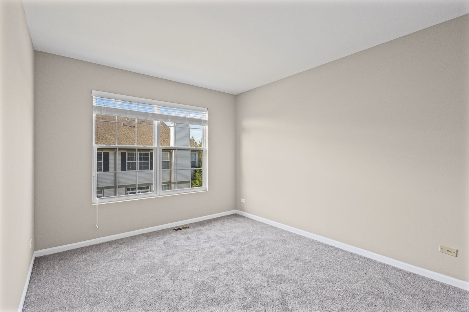 535 N Red Deer Road #535, Round Lake, IL 60073
