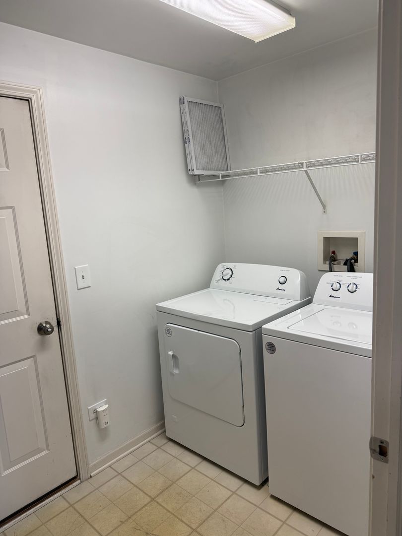 111 W Chatham Lane, Round Lake, IL 60073