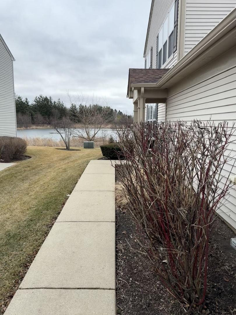 111 W Chatham Lane, Round Lake, IL 60073