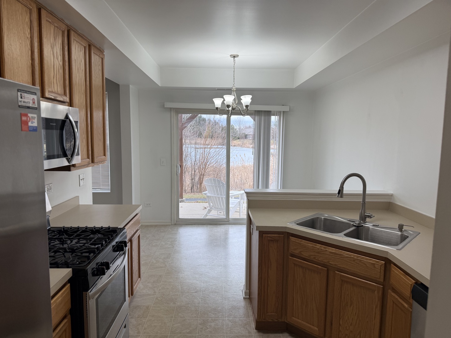 111 W Chatham Lane, Round Lake, IL 60073