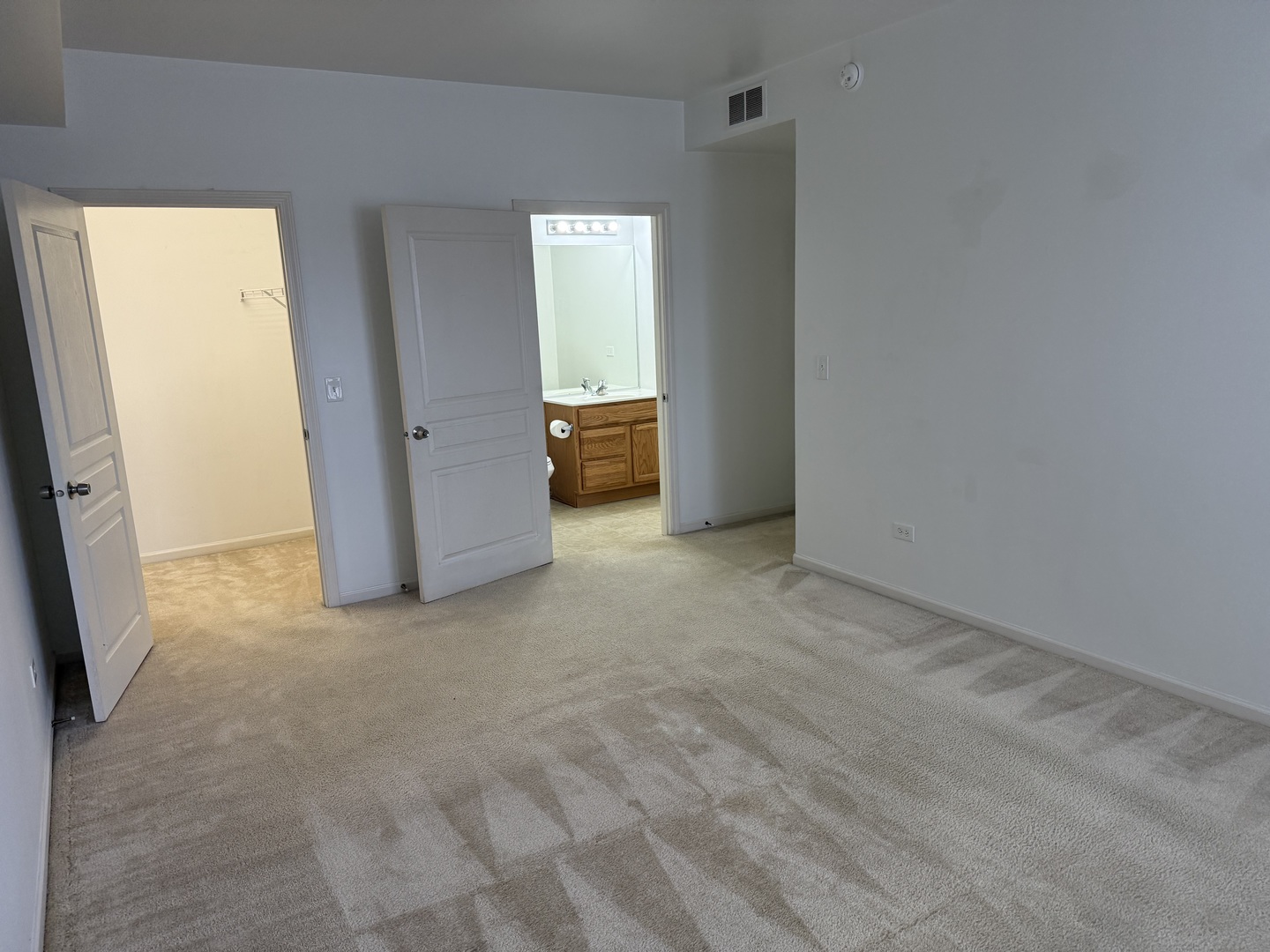 111 W Chatham Lane, Round Lake, IL 60073