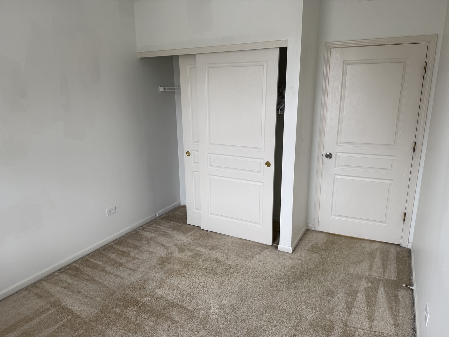 111 W Chatham Lane, Round Lake, IL 60073