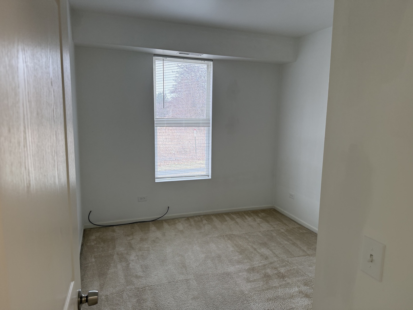 111 W Chatham Lane, Round Lake, IL 60073