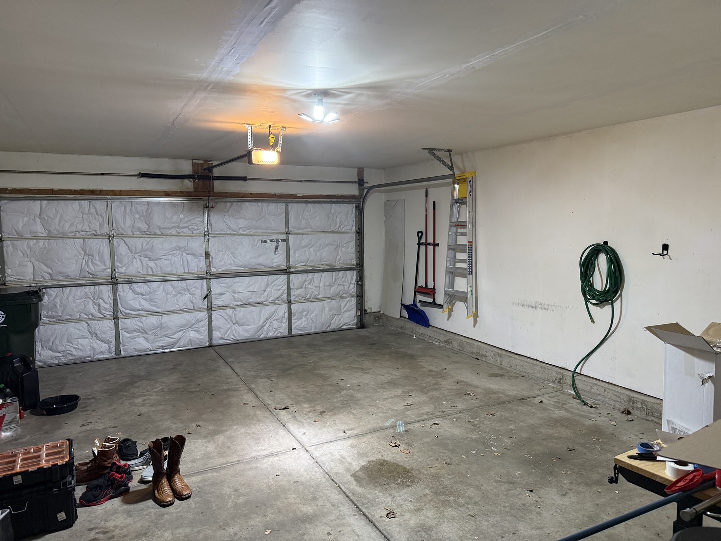 111 W Chatham Lane, Round Lake, IL 60073