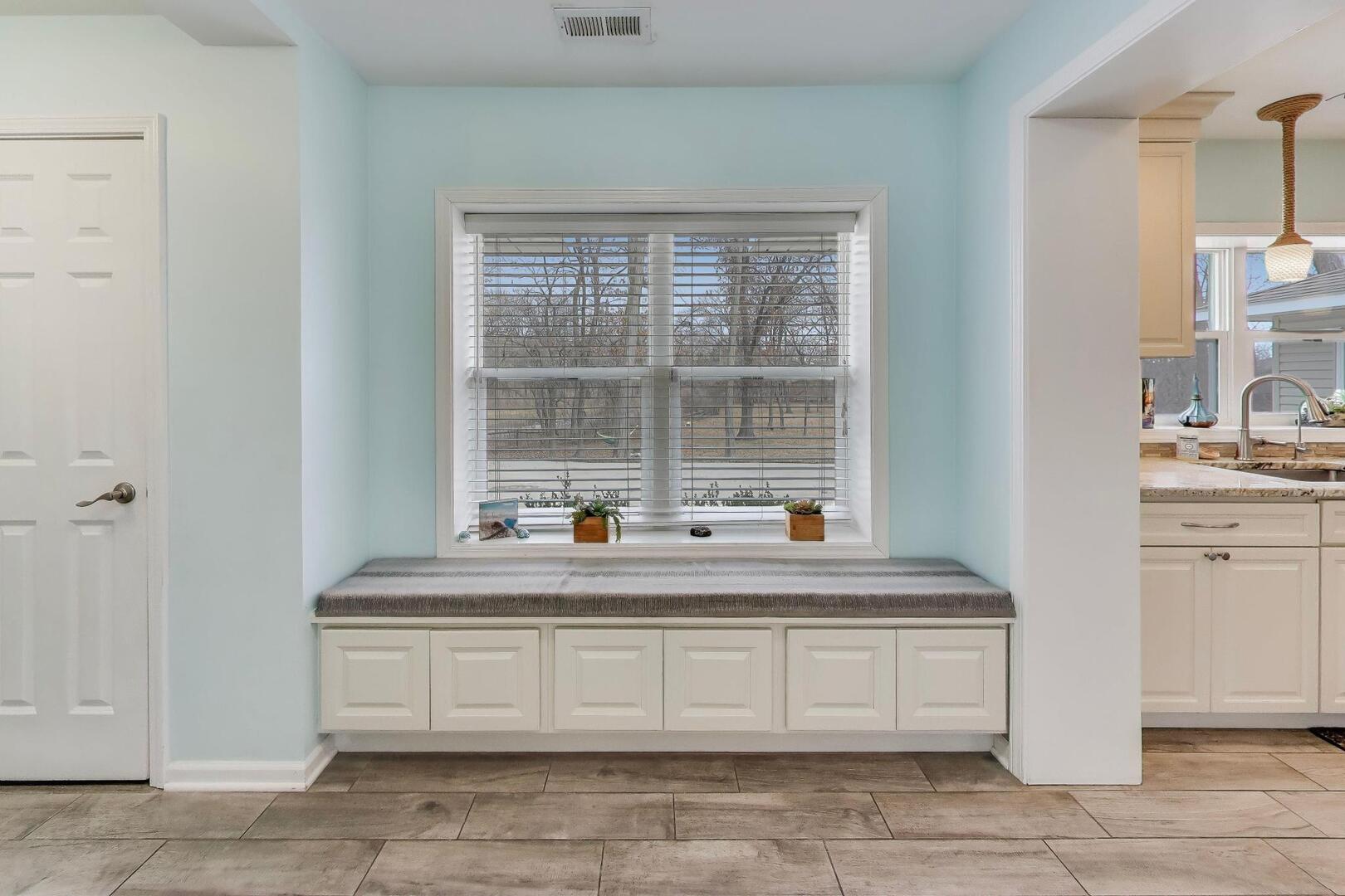 1127 Timber Trails Road, Downers Grove, IL 60516