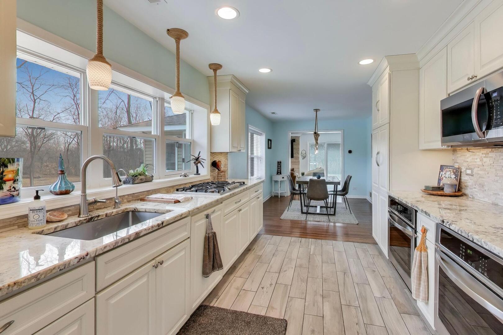 1127 Timber Trails Road, Downers Grove, IL 60516