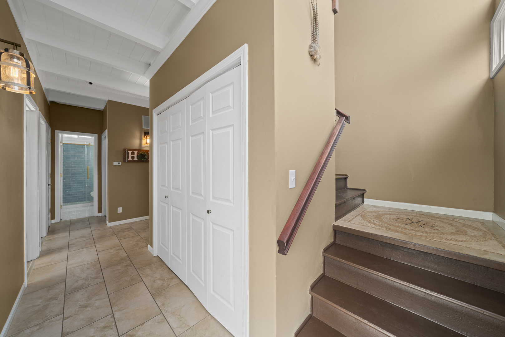 1740 Holiday Drive, Lake Holiday, IL 60548