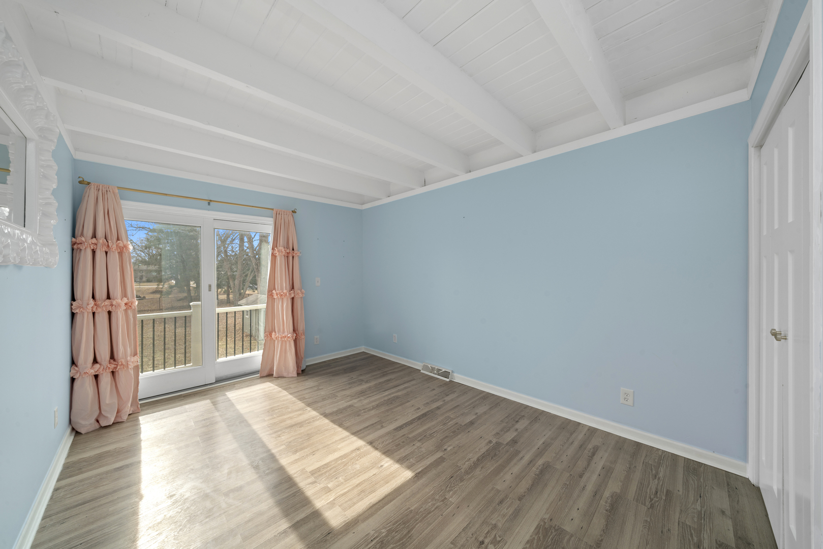 1740 Holiday Drive, Lake Holiday, IL 60548