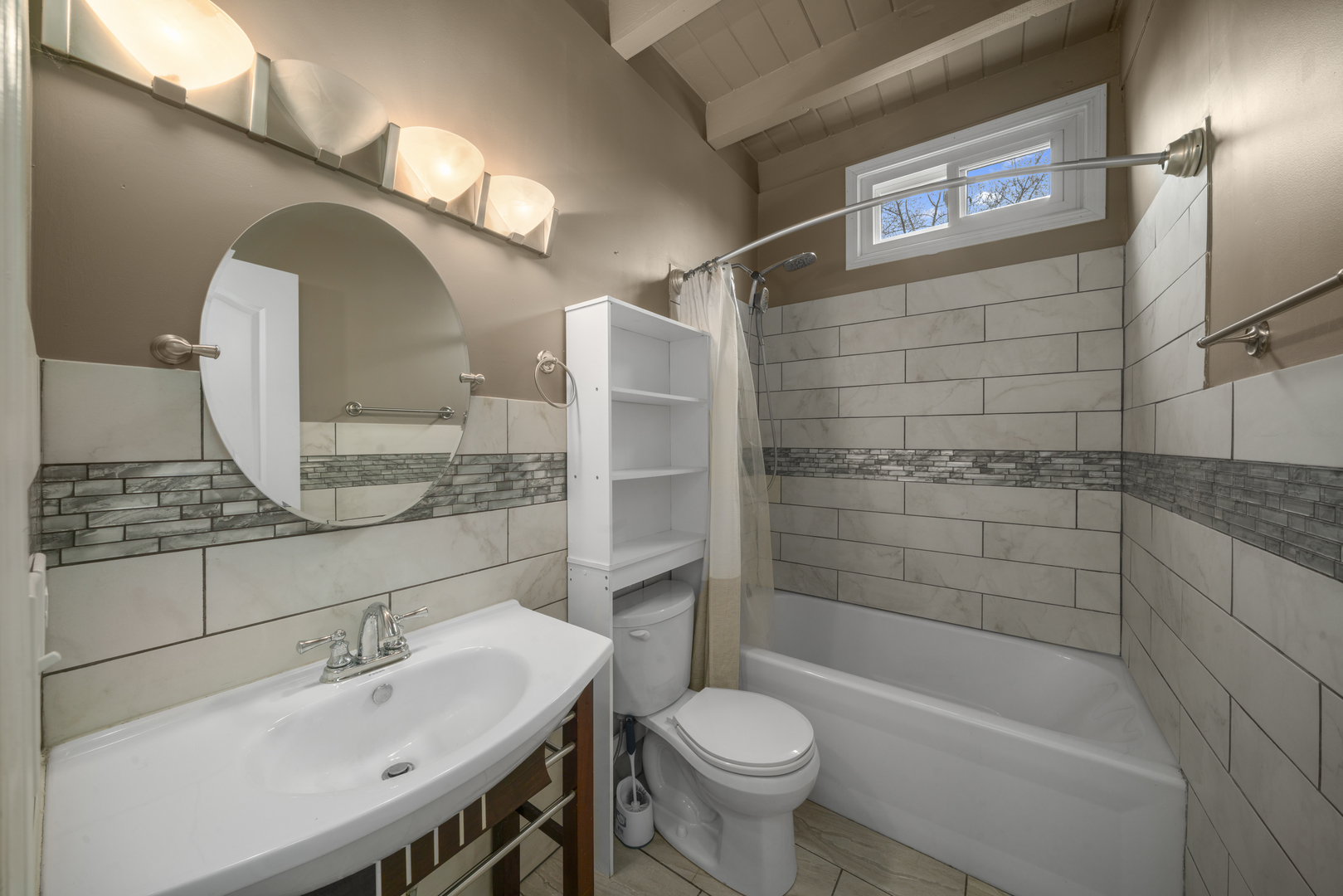 1740 Holiday Drive, Lake Holiday, IL 60548