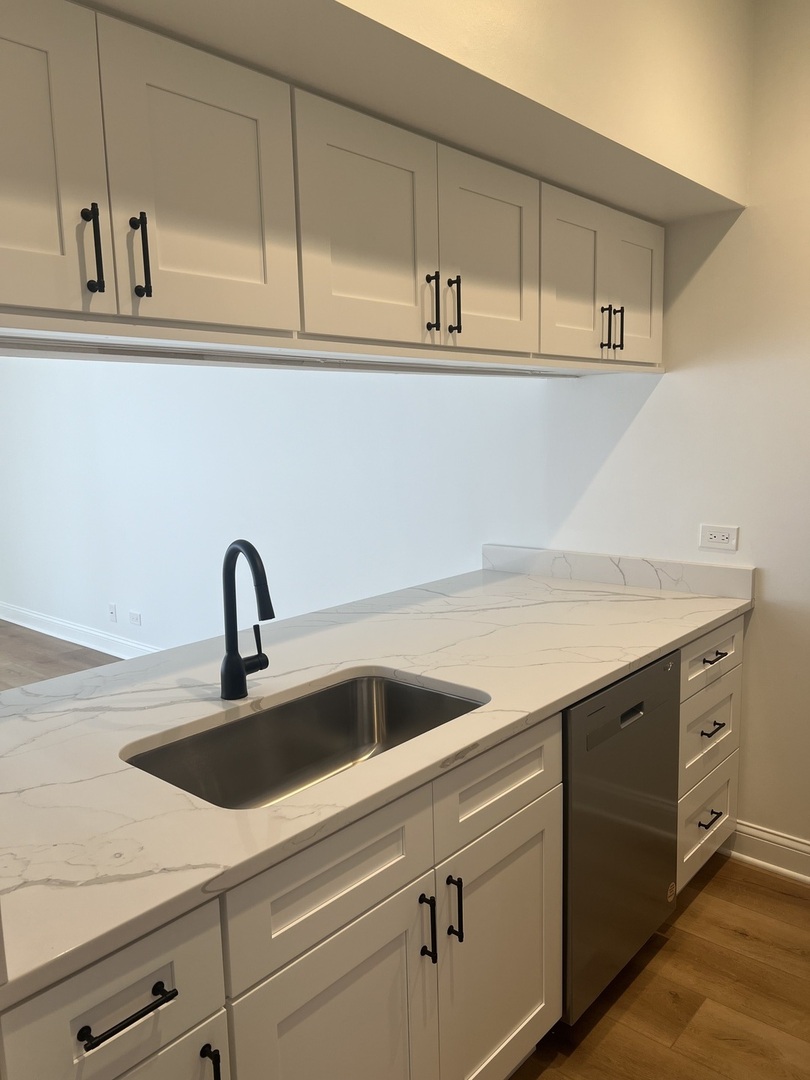 1146 Regency Drive, Schaumburg, IL 60193