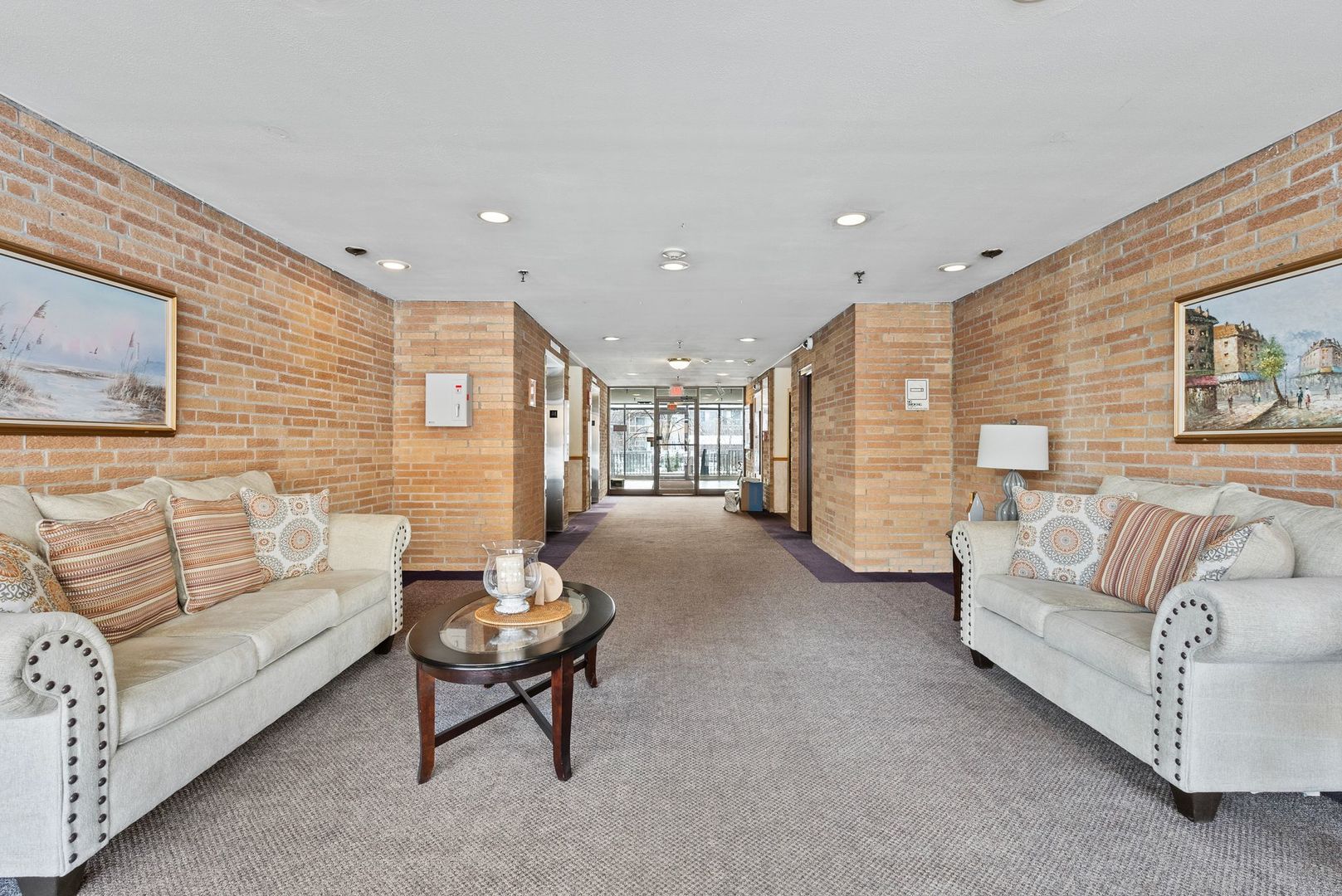 1777 W CRYSTAL Lane #307, Mount Prospect, IL 60056