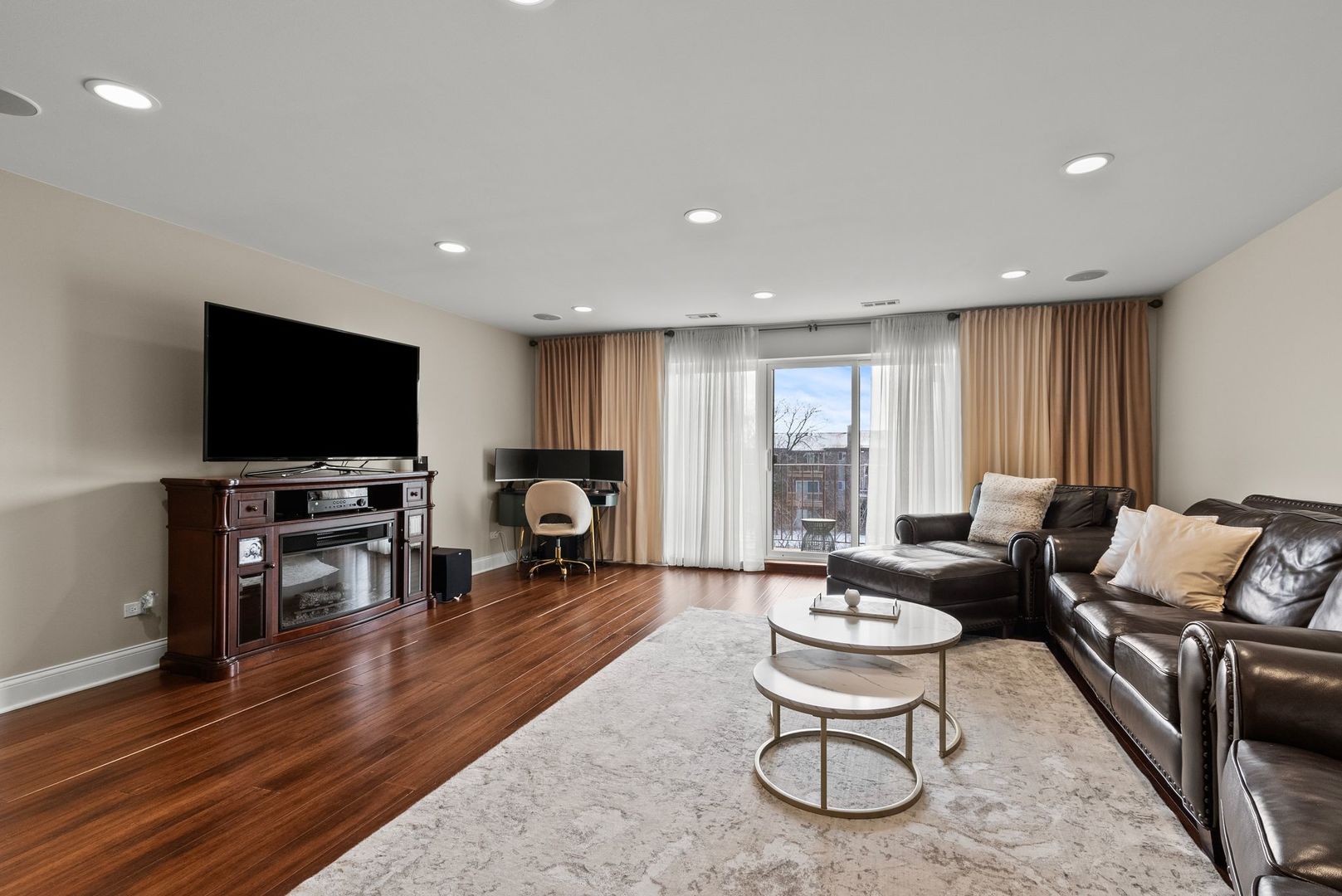 1777 W CRYSTAL Lane #307, Mount Prospect, IL 60056