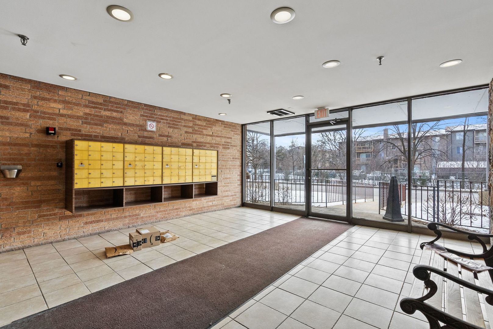 1777 W CRYSTAL Lane #307, Mount Prospect, IL 60056