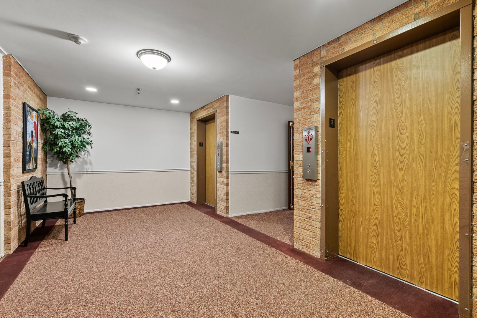 1777 W CRYSTAL Lane #307, Mount Prospect, IL 60056