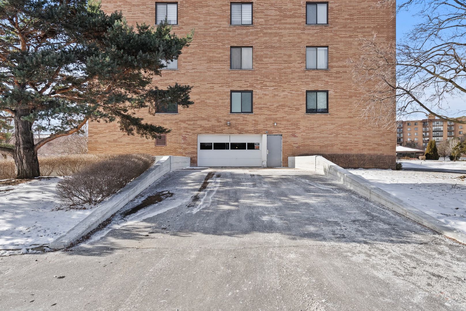 1777 W CRYSTAL Lane #307, Mount Prospect, IL 60056