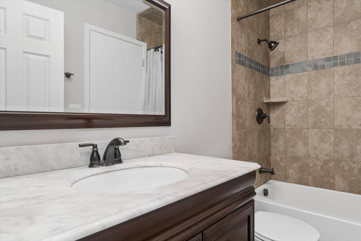 6227 Trinity Drive #2-B, Lisle, IL 60532