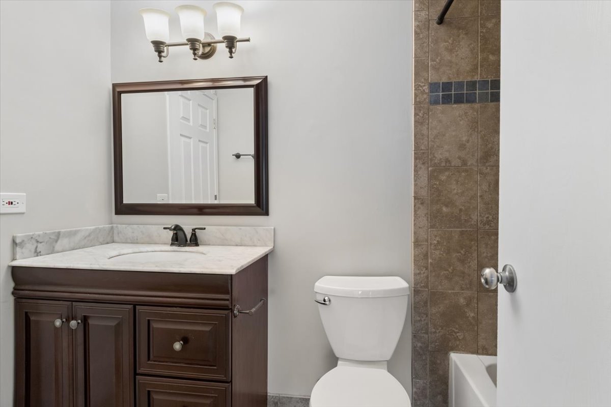 6227 Trinity Drive #2-B, Lisle, IL 60532