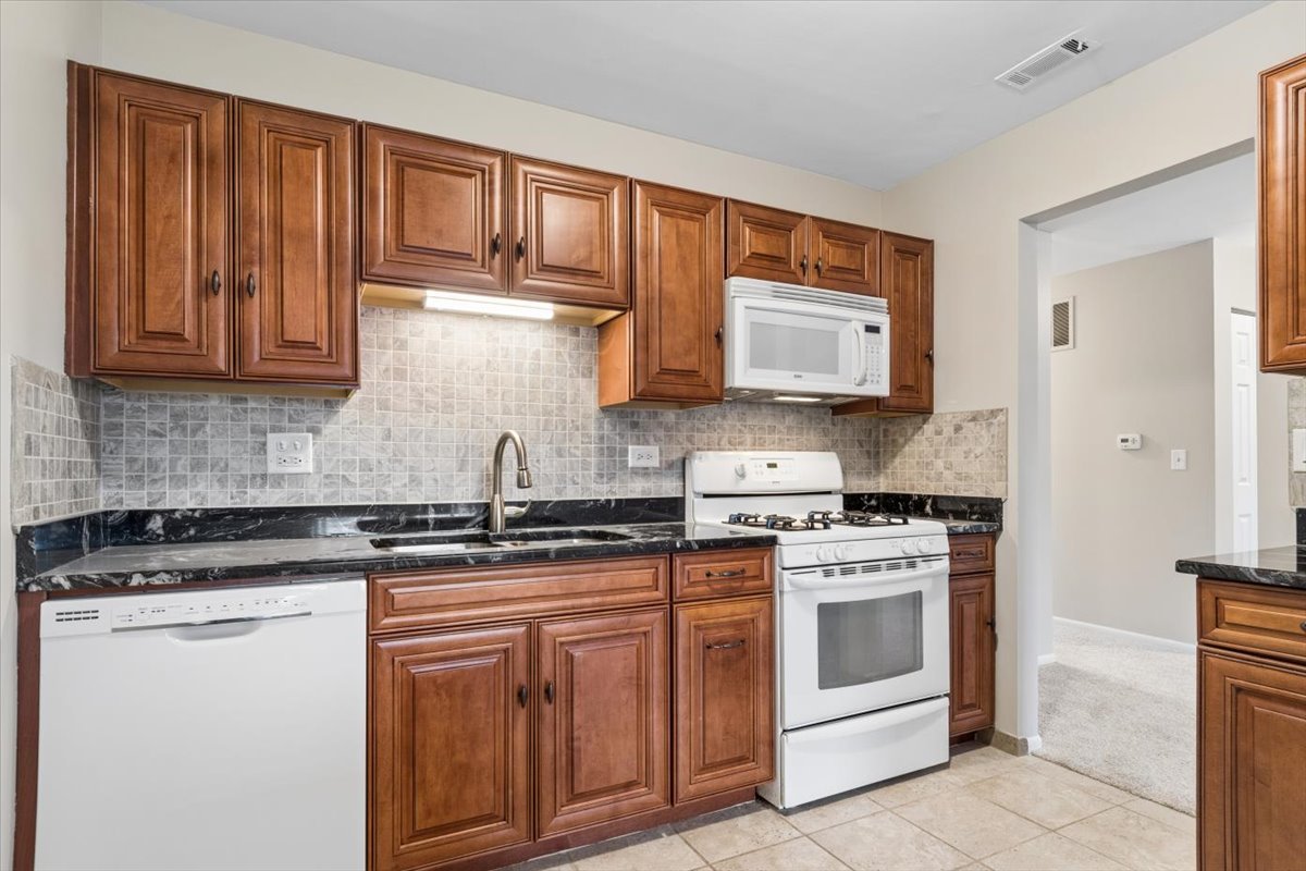 6227 Trinity Drive #2-B, Lisle, IL 60532